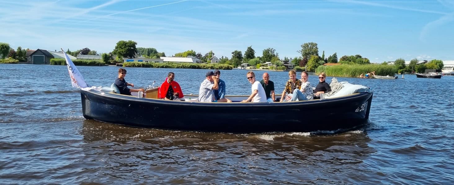 sloep met schipper v1